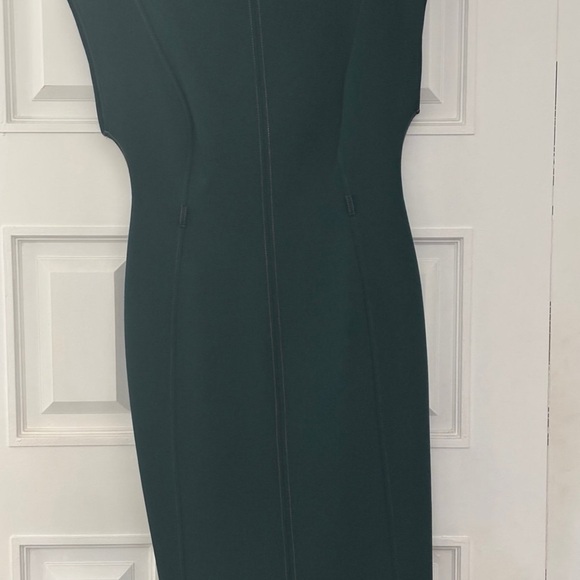 Elegant Green Women's Dress - Picture 1 of 2